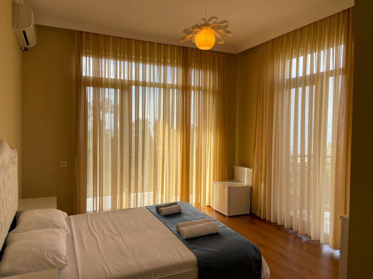 Green Yard Hotel 巴统 外观 照片