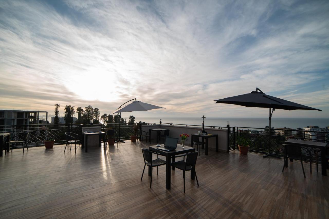 Green Yard Hotel 巴统 外观 照片
