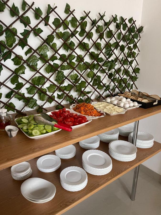 Green Yard Hotel 巴统 外观 照片