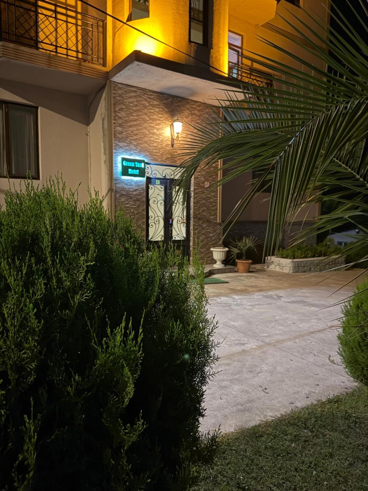 Green Yard Hotel 巴统 外观 照片